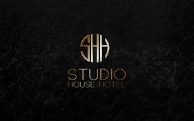 House Studio Hotel